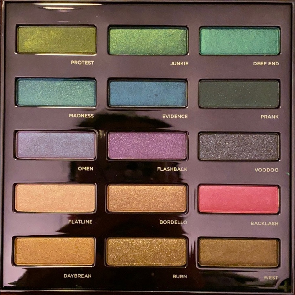 Urban spectrum eyeshadow palette